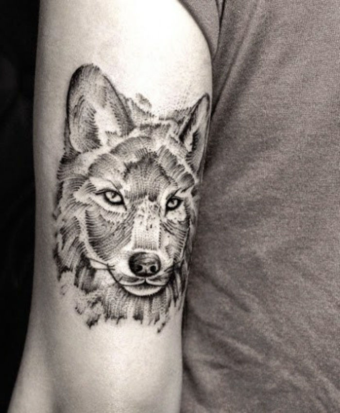 Čia dar viena puiki idėja, kad vilkų tatuiruotė - pilka tatuiruotė, bicepsai