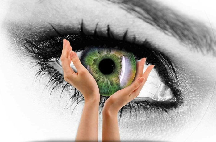 hnedé zelené oči znamenajú, že zelené oko je z oka, takže dve oči drží