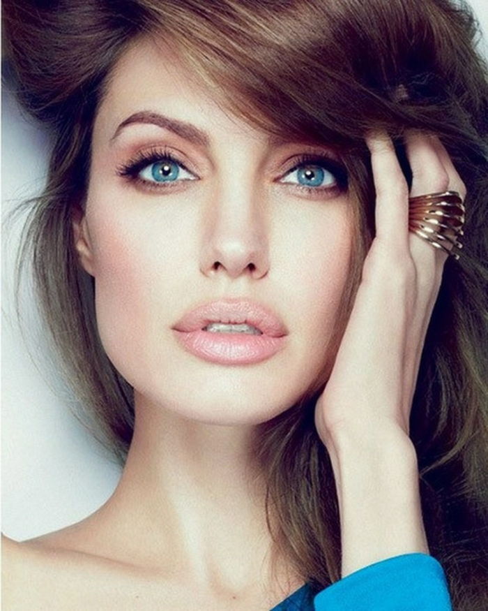 mėlyna-akys-stresas-Angelina Jolie-super gražus veidą