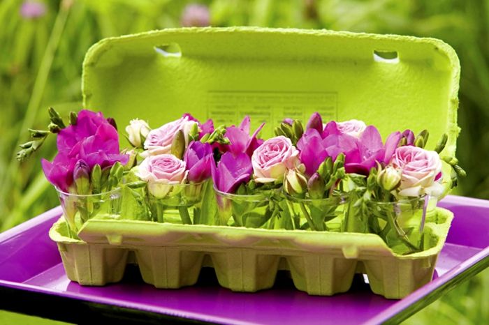 Kiaušinių dėžutės gėlės, puiki dovana idėja, mažos violetinės ir rožinės rožės