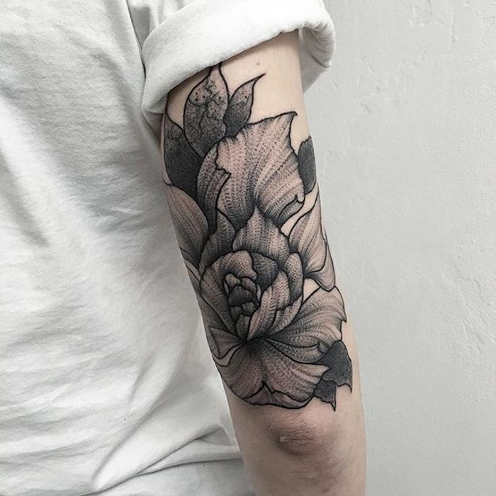 tatuiruotės gėlės, rankų tatuiruotė, juodai pilka lotoso gėlių tatuiruotė