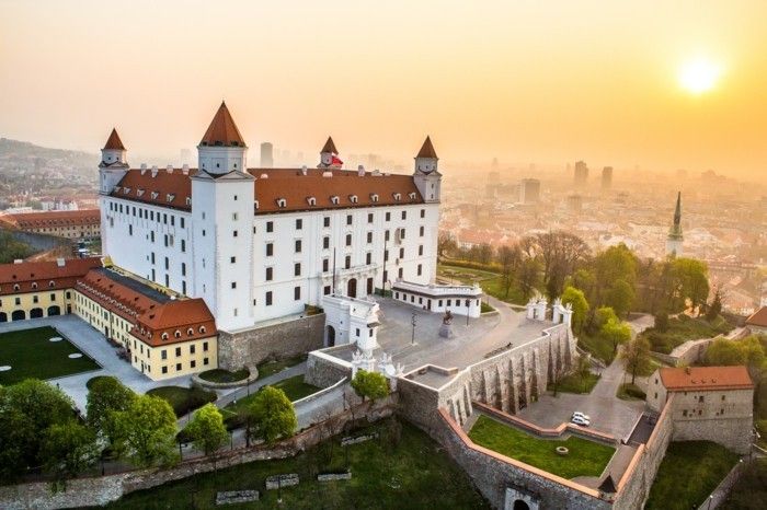 Bratislava-slovenský-city trip-EUROPE-populárnej-destináciou-Europa