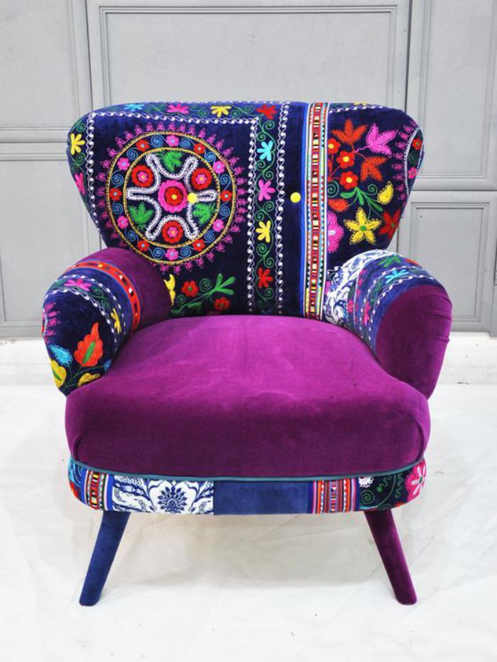 färgglad stol med indiska mönster
