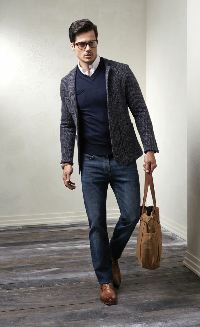 jeans tröja blå vit skjorta grå blazer brun väska brun läder skor glasögon modell