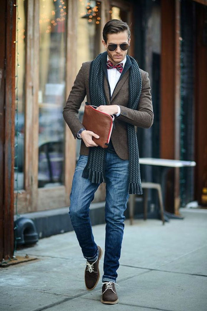 business casual menn brun blazer skjerf i gråbrune sko og veske briller skjorte med slips