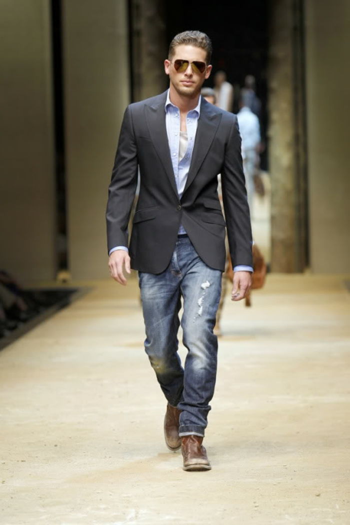 blazer och skjorta kombinerar bra med jeans och tofflor i brunt och blått outfit