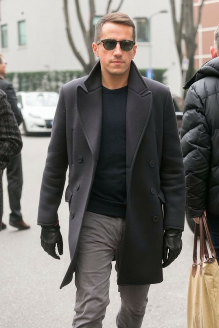 moderne trendy combinatie van zwarte en grijze glazen handschoenen subtiele kapsel man