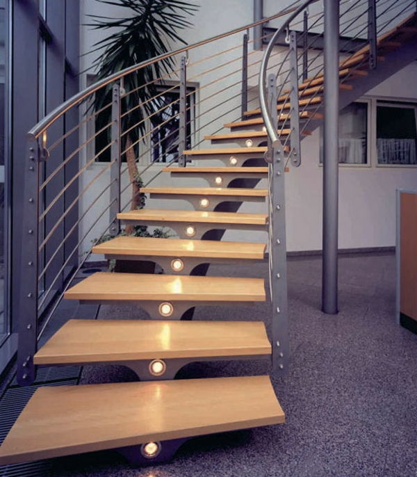 beeindruckede-plutitoare-scări cu metal balustradă