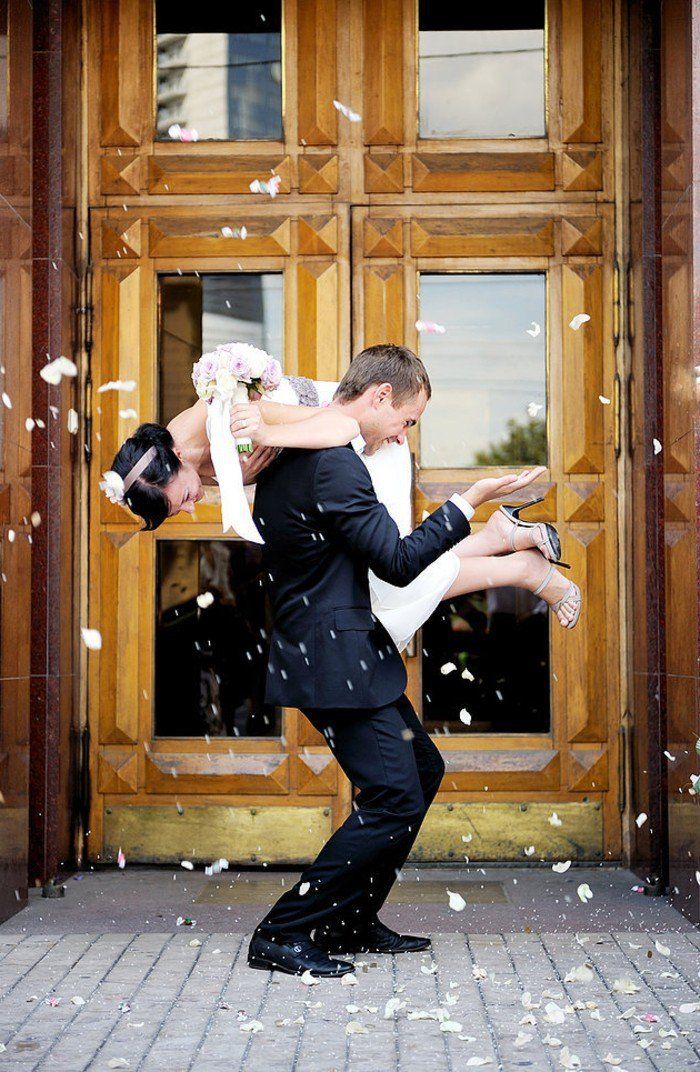 cool poročne fotografije-the-nevesta-to-the-nazaj-oblačila