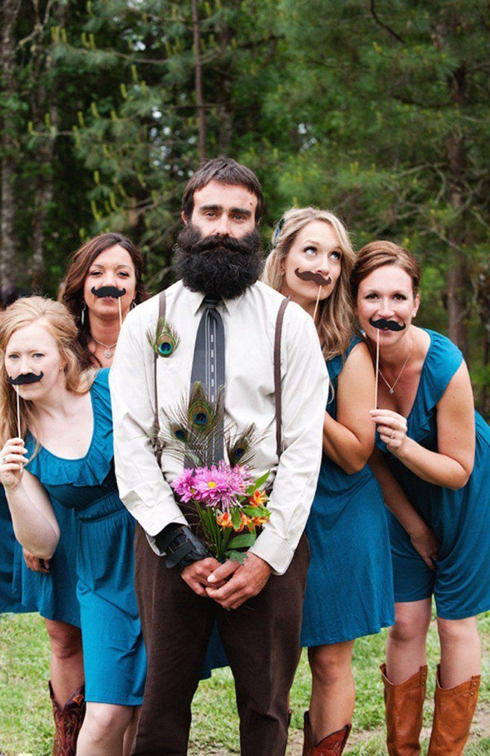 kul poročna fotografija ženina z družice-Movember gibanja
