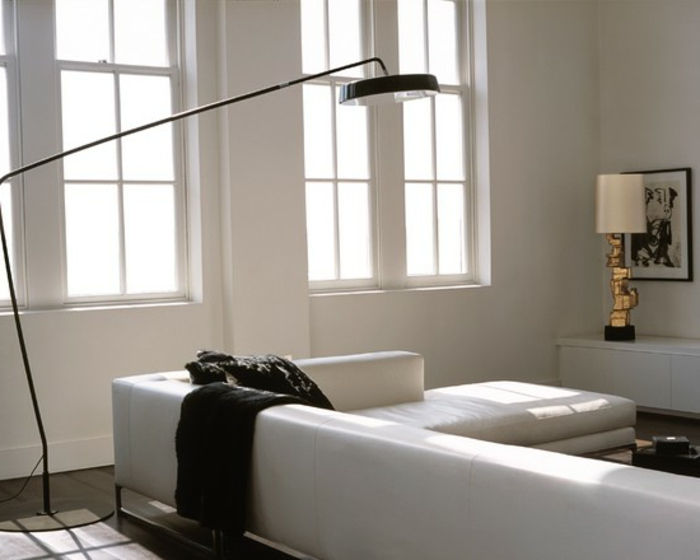 kyla-design-by-a-white-soffa-by-båglampor
