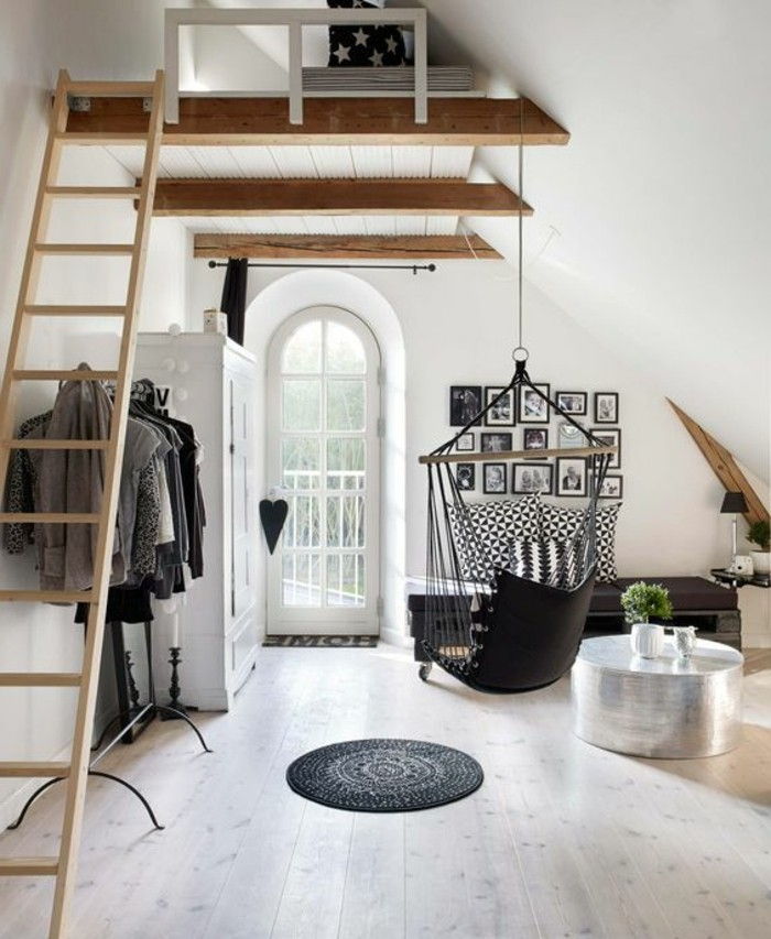 danų-Moebel-minimalistinis-Moebel-šviesus-namo-aukštos lova turas-metalo lentelėje-medinės grindys apskrito arka durų-haengestuhl