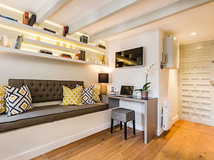 flate dekorative ideer til imitasjon sofa koselig brun beige gul hvit svart farger