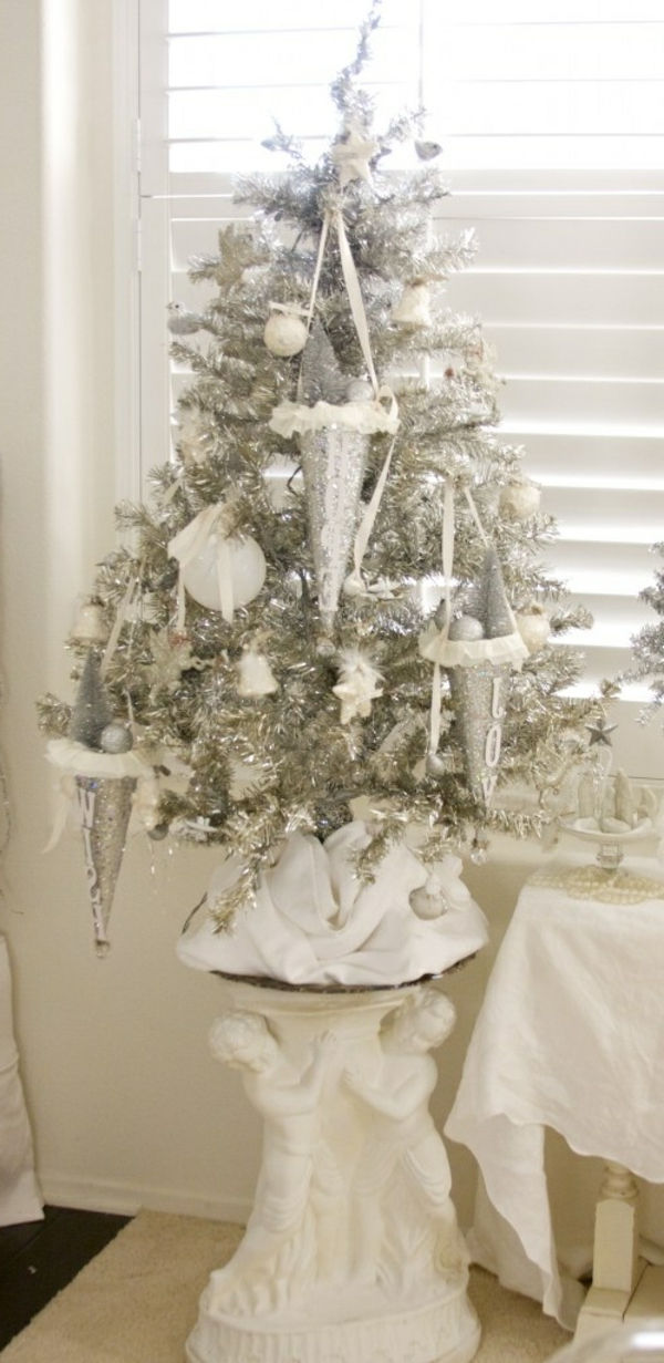 bela božična dekoracija za božično drevo - zelo lepa in lepa