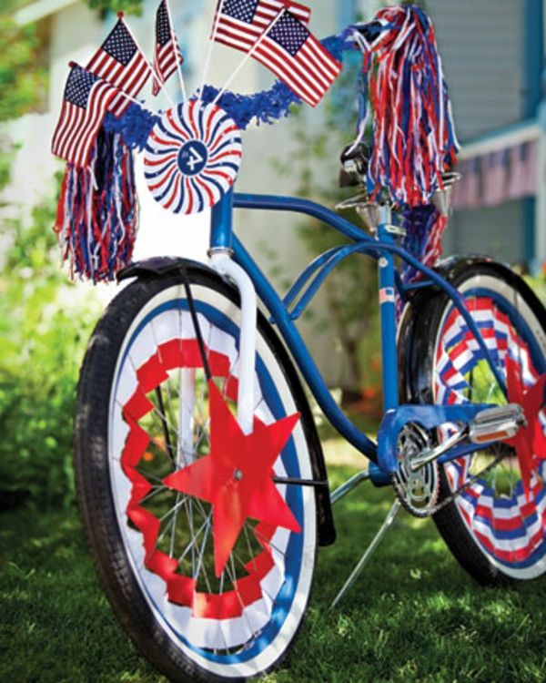 Deco bisiklet bayrağı yıldız ve mavi ve kırmızı renk şemaları