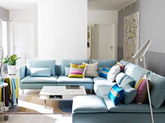 skvelé nápady na dizajn obývacej izby s farebnými vankúšmi s rôznymi vzormi