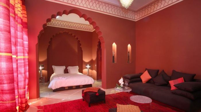 orient møbler i orientalsk stil rødt rom dekor seng i hvitt symbol på skjønnhet og renslighet dekorasjon