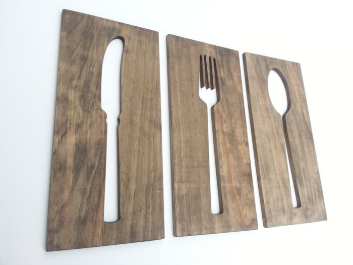 deco lesene dekorativne ideje za kuhinjo, ki daje žlico noža v kuhinji, ki visi leseno deko