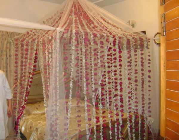 dekorasjon-for-roms-gardiner-for-sengs og gull lin