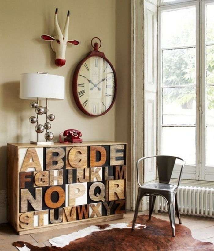 holzdeko cabinet frumos sau raft cu litere colorate ceas de perete din lemn wanddeko scaun simțit covor