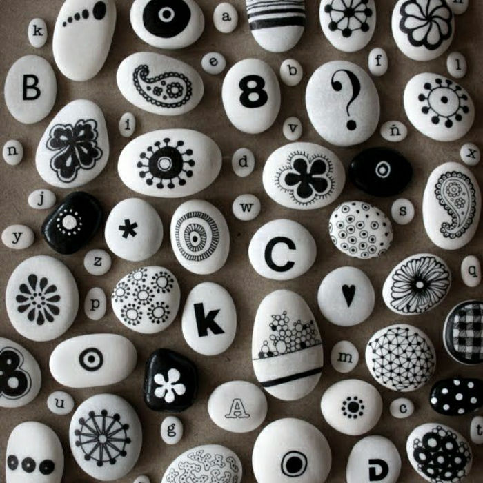 dekoruoti akmenis-juoda-balta-raidė brėžiniai