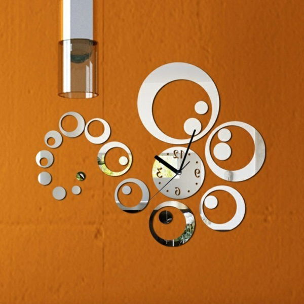design wandklok oranje wand - zilveren kleur