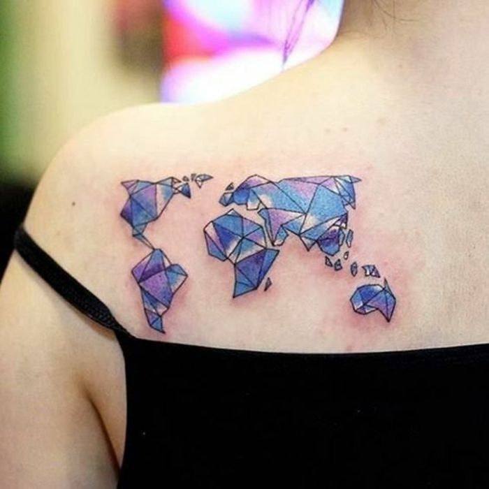 oto pomysł na tatuaż o wielkich motywach origami - świecie na łopatce