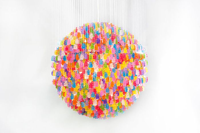 Doe-het-zelflamp, extravagante en creatieve ideeën om je eigen materiaal te maken: kleurrijke beren gemaakt van acryl
