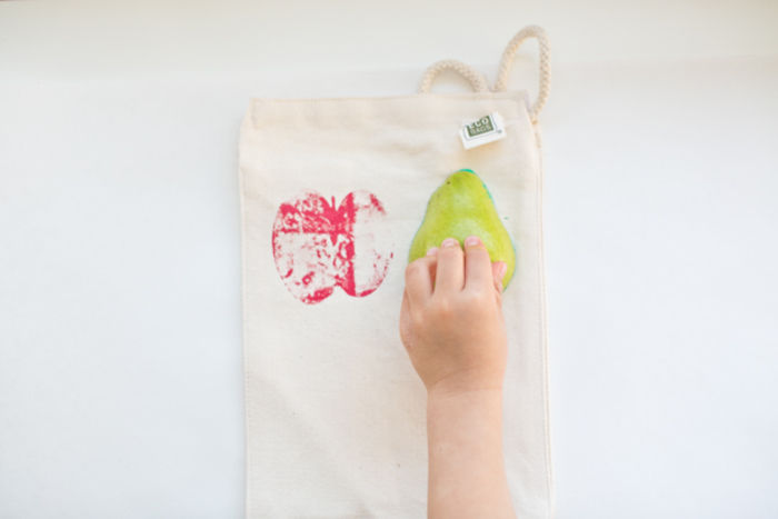 DIY projekty pre batoľatá, pečiatka vyrobená z ovocia samotného, ​​jablka a hrušky