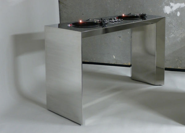 dj masaları-gümüş-renk-ilginç teknoloji