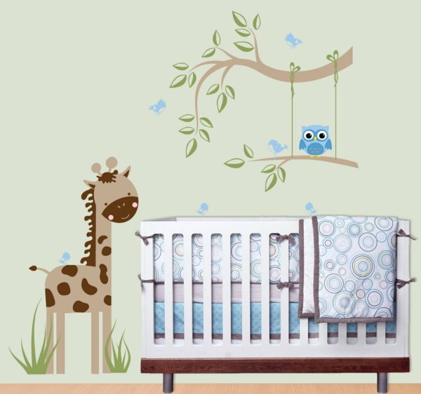 djungel-barnkammare-vit-baby-säng-modell och stor vägg design