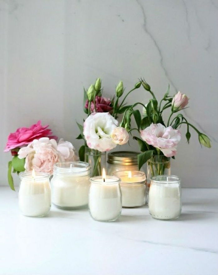 izdelovanje sveč, bela sveča, steklene posode, cvetje
