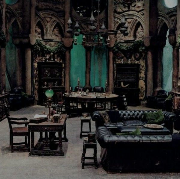 Dark-gothic sovrum