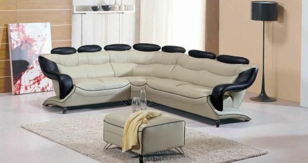 kampinė sofa-pilkos spalvos šviesos kilimas