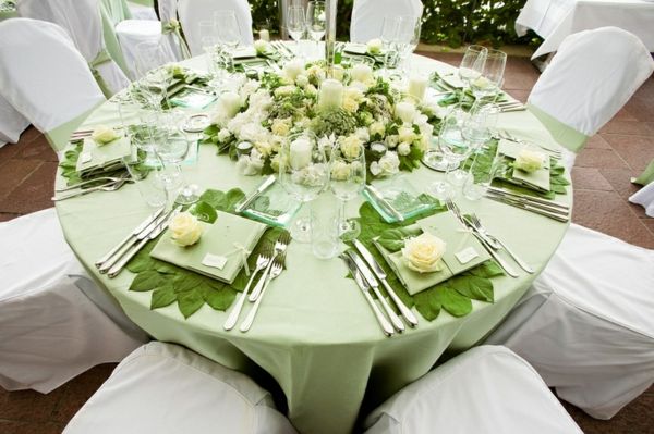 pôsobivý stolové dekorácie v bielej a zelenej myšlienke