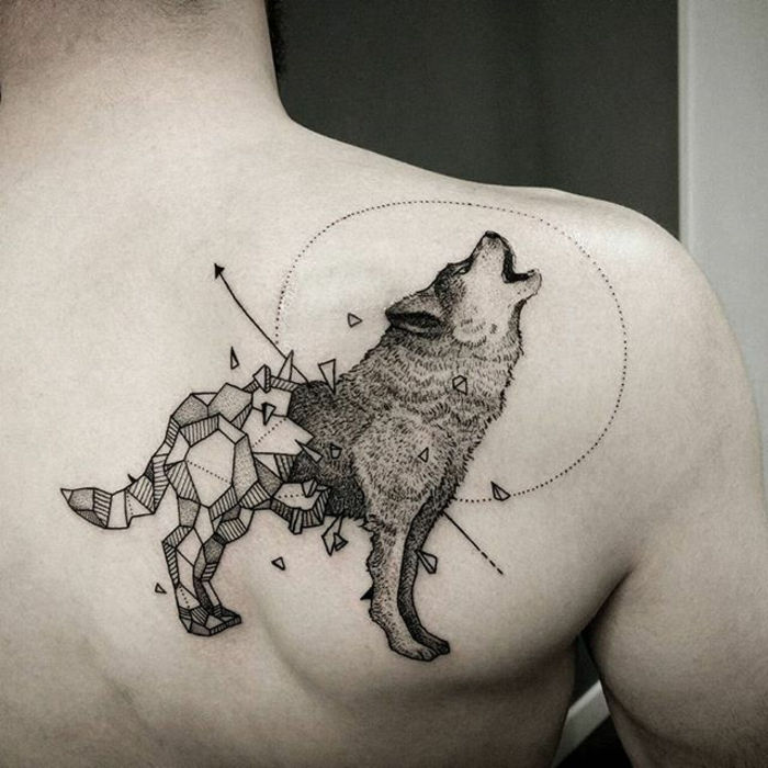 išgalvotos vilčių tatuiruotės idėjos - pilkas garsus vilkas ir mėnulio tatuiruotė moterims