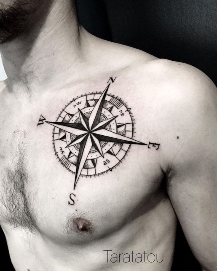 Her finner du en ide for en veldig fin, stor, svart, moderne tatovering med et svart kompass - ide for kompasstatovering for en mann