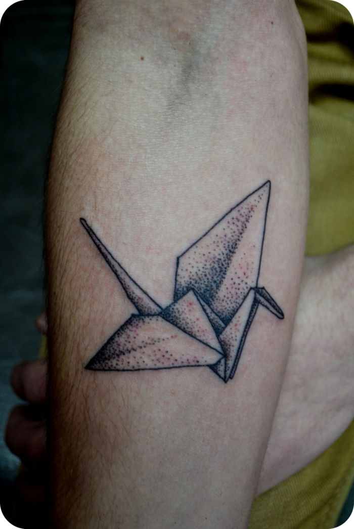 tutaj znajdziesz jeden z naszych pomysłów na tatuaż origami - fajny mały gołąbek latający