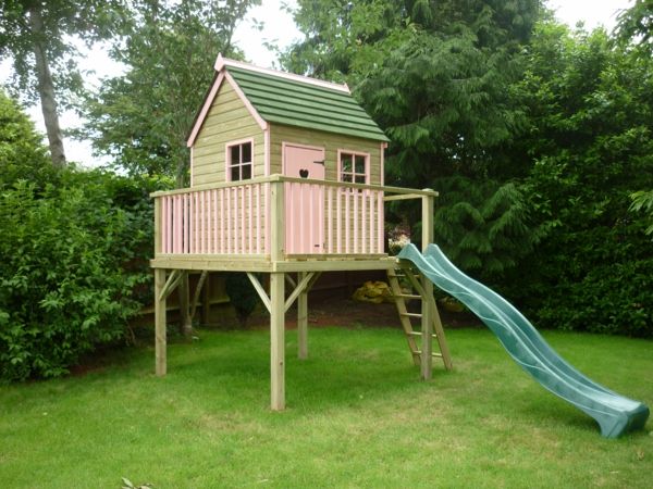 un-minunat-copil casa-to-play-the-grădină