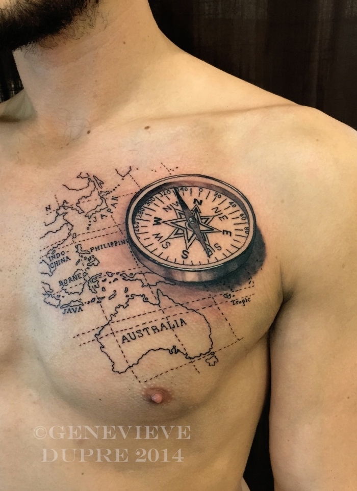 Pažvelkite į šią idėją apie kompaso tatuiruotę vyrams - čia yra didelis juodas kompasas ir pasaulio žemėlapis