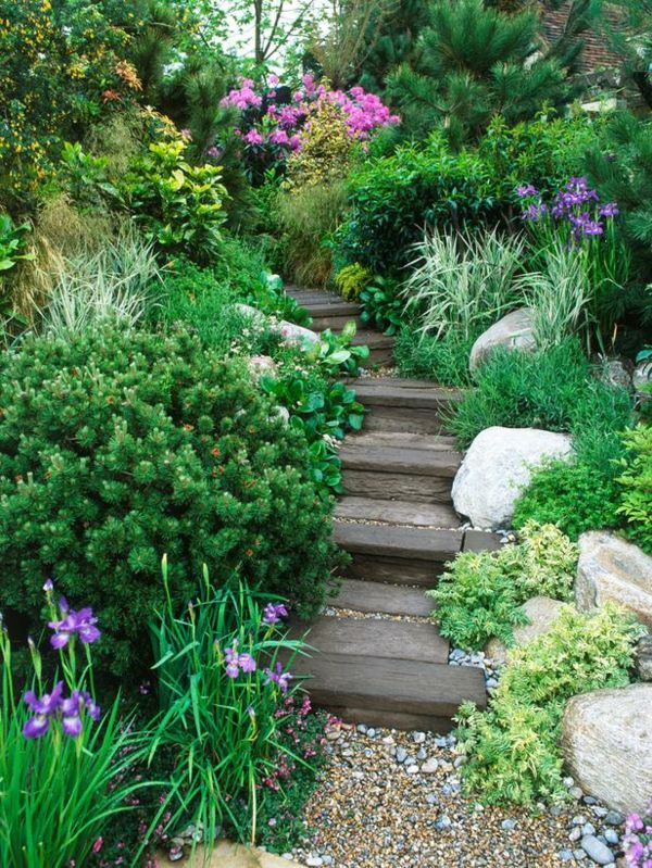 lepa vrtna zasnova diy stopnica obkrožena z zelenimi rastlinami
