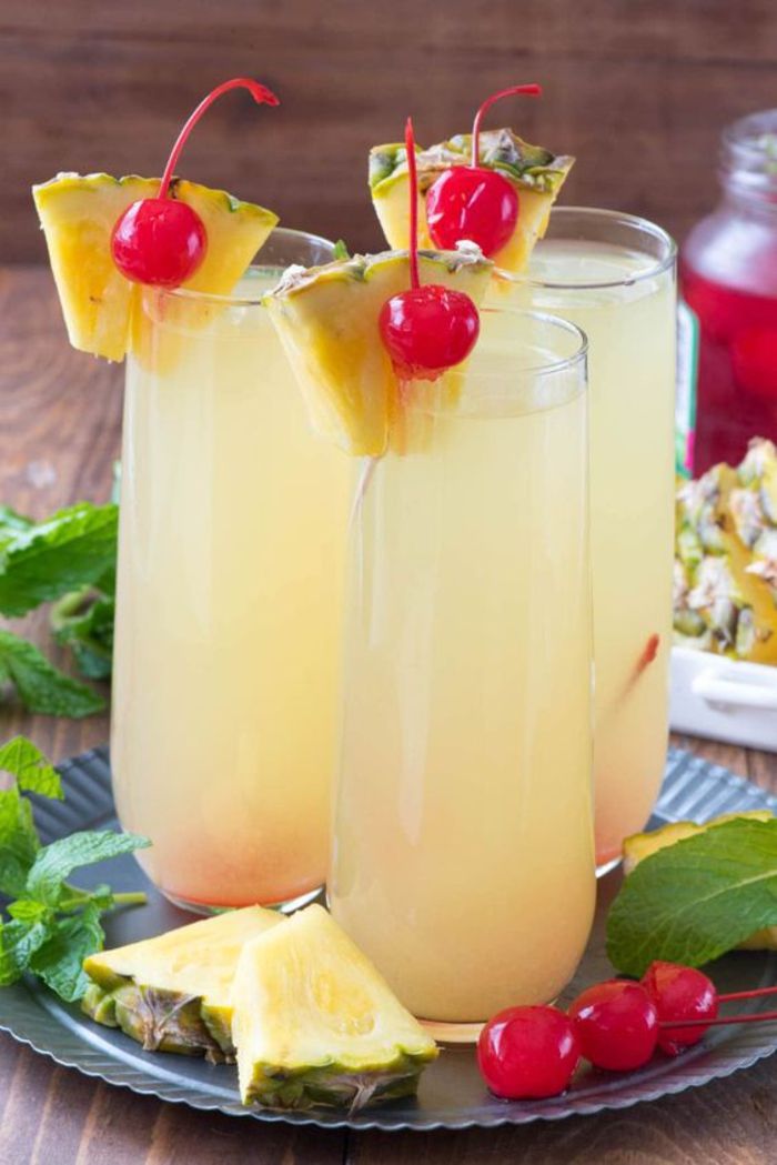 Ve quot; Mimosa & quot; ananas suyu kendiniz yapın, yaz partileri için serin kokteyller, lezzetli ve çekici
