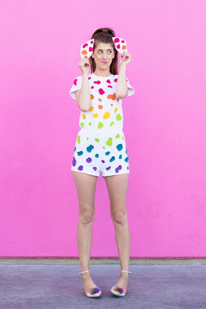 Karnevalkostymer Ideer til å lage dine egne - fargerike flekker på hvite klær - Dalmatian