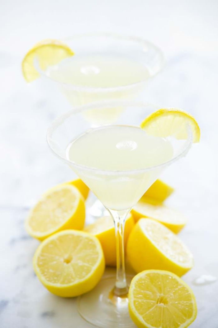 Limonlu martini, sıcak yaz günlerinde serinletici içecekler, çok ferahlatıcı