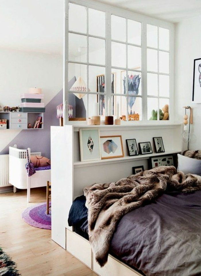 ett-roms leilighet-set-stue-separat glass segregering-sengs-regale-laminatgulv