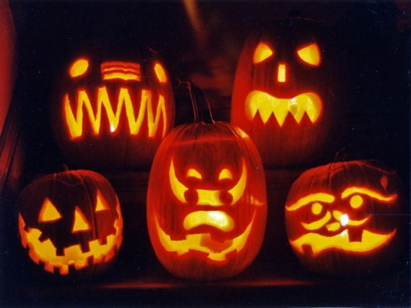 skrämmande Halloween pumpa Faces