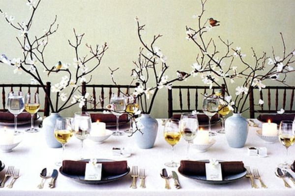 Spisestue-ideer-moderne-spisestue-servise-tallerkener på bordet