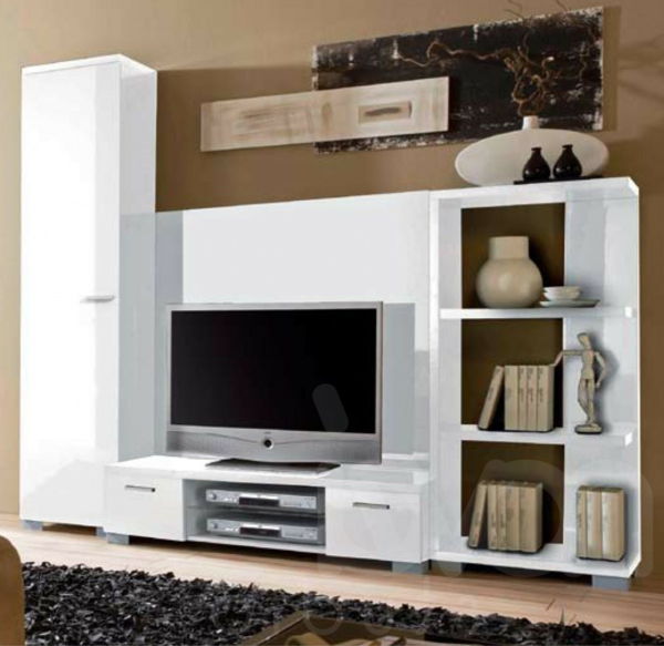 Eksklusive tv-møbler - hvit vegg - bak - og mykt teppe