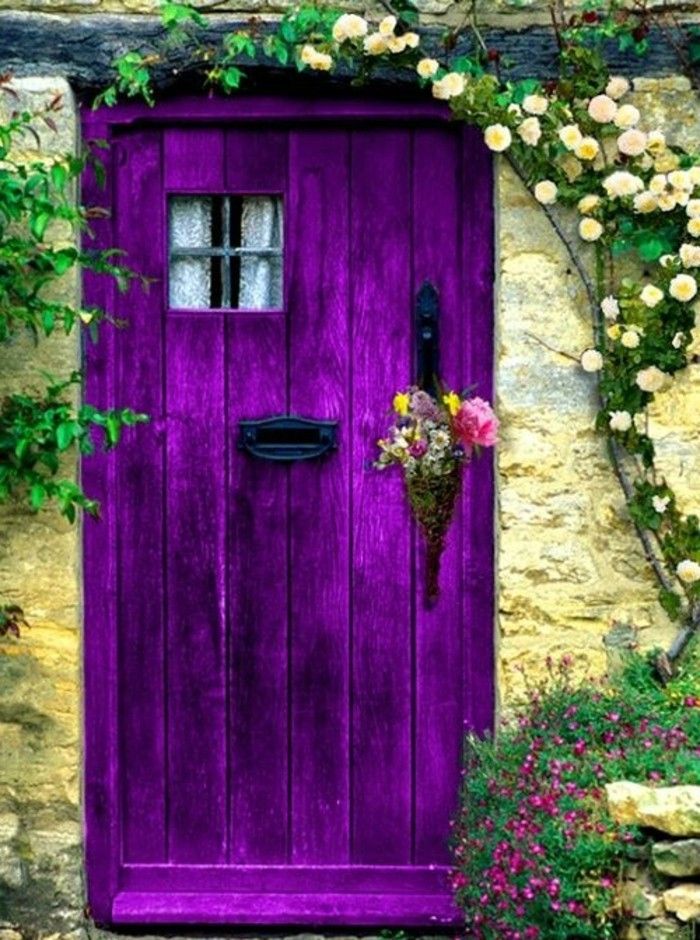 ekstravagant lilla dør opprinnelige døren dekorasjon Strauss laget friske vårblomster
