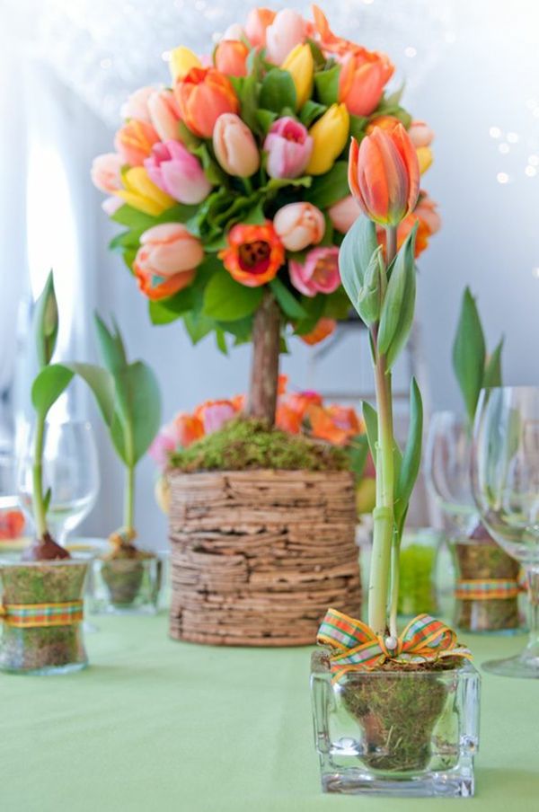 fantastisk-idé-for-en-vår-med-tulipaner-borddekorasjon med tulipaner